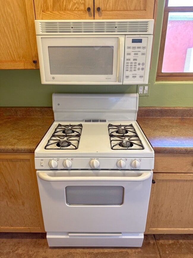 Building Photo - 861 S Osborne Ave