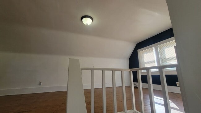 Building Photo - 421 E Thornton St