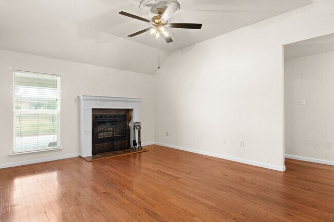 Building Photo - 122 CR - 4936