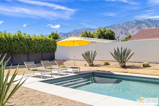 Building Photo - 2267 N San Antonio Rd