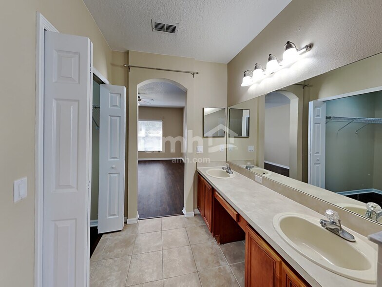 Building Photo - 7009 Cascades Ct