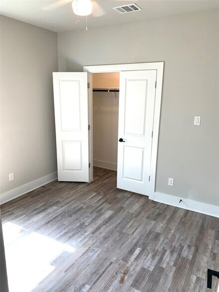 Building Photo - 4621 Collins Ave