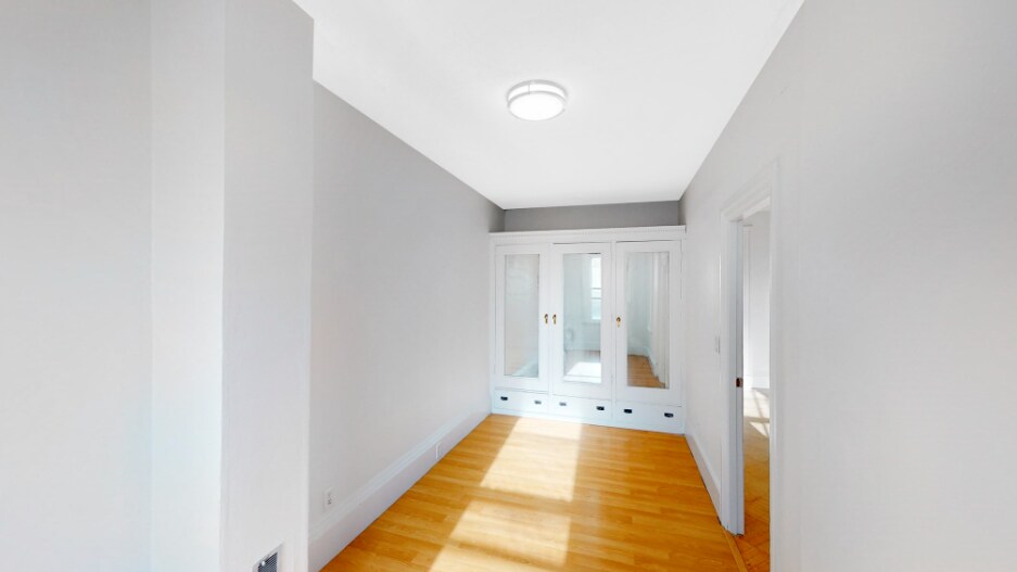 Building Photo - 482 Beacon St