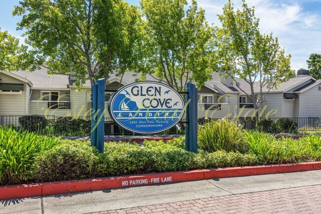 Primary Photo - Glen Cove Condo with Amazing Water Views!