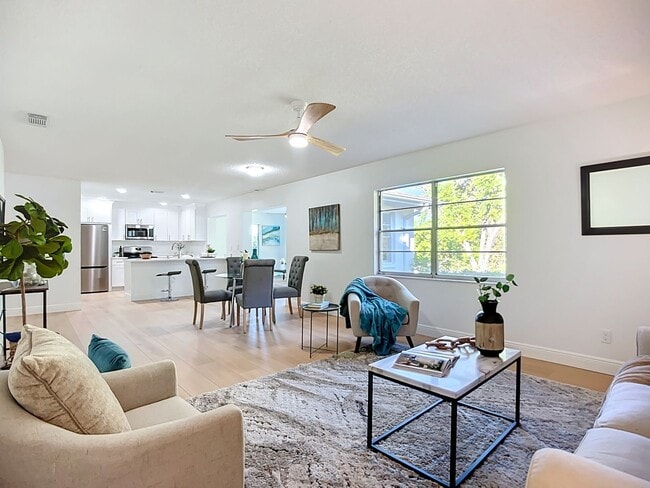 Building Photo - 2014 Hampstead Cir