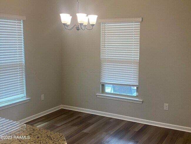 Building Photo - 204 Sparkling Meadows Ln