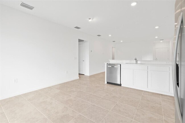 Building Photo - 6560 Silverstar Dr