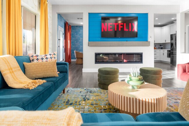 Building Photo - 4900 S Springs Dr