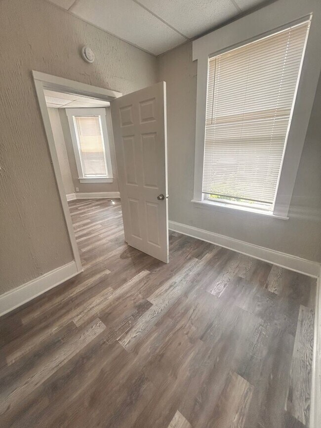 Building Photo - 6417 S Evans Ave