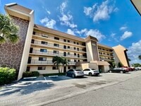 Building Photo - 8494 Ridgewood Ave