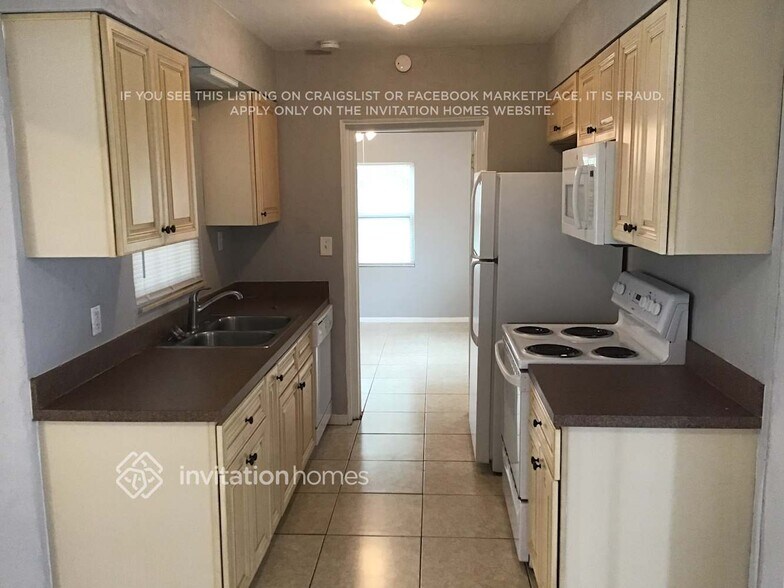 Building Photo - 4059 28th Ave N