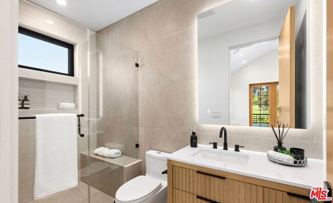 Building Photo - 2565 Patricia Ave