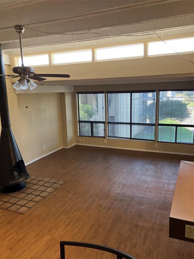 Building Photo - 5806 Circulo Dr