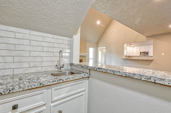 Building Photo - 3615 Highfalls Dr