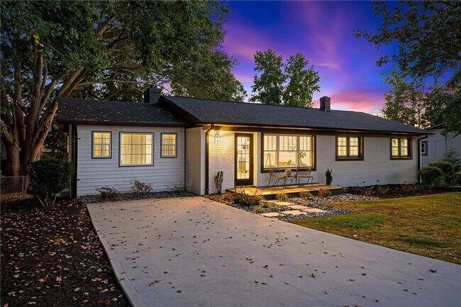 Building Photo - 710 Evelyn Dr