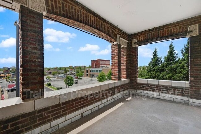 Primary Photo - 30 Linwood Blvd