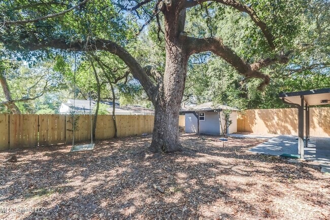 Building Photo - 175 St Charles Ave