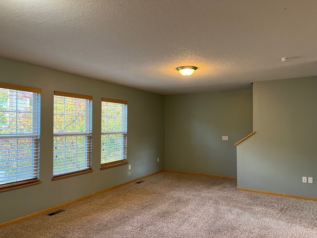 Building Photo - 5558 Kenton Ln