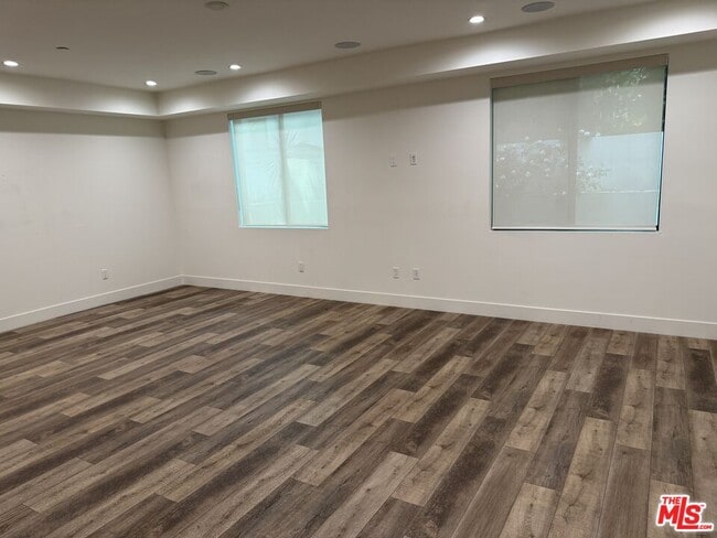 Building Photo - 621 Huntley Dr