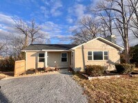 Building Photo - Newly Renovated Modern Cottage in Sevierville, TN — 2 Bed, 2 Bath, Open-Concept Living