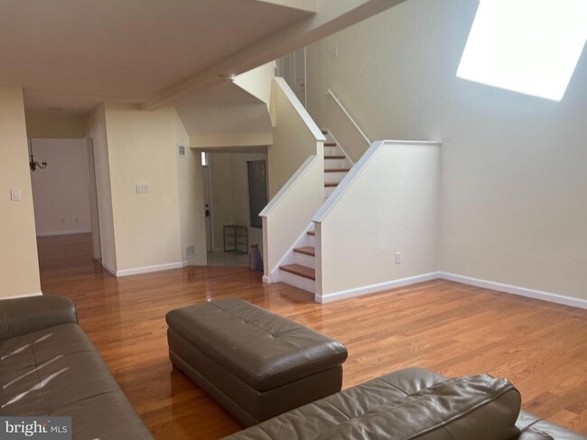 Building Photo - 80 Sayre Dr