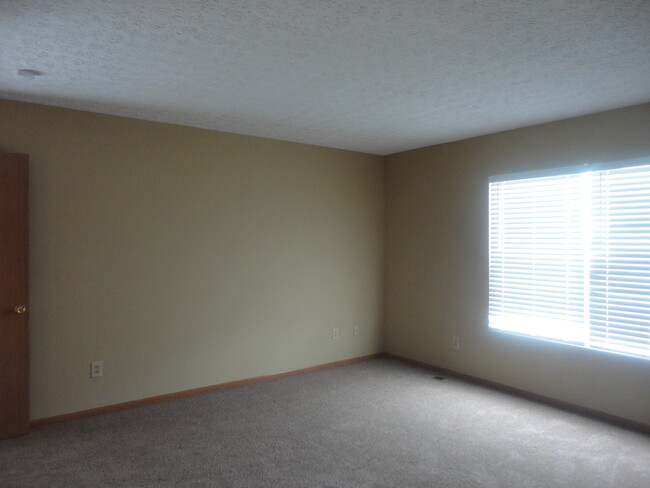 Building Photo - 5828 Winshire Dr