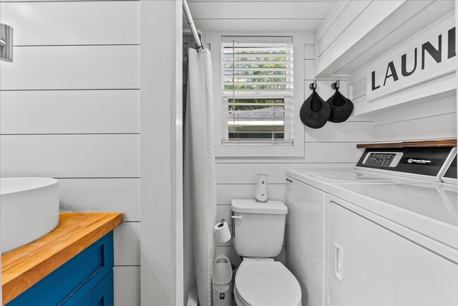 Building Photo - 4734 Oleander St