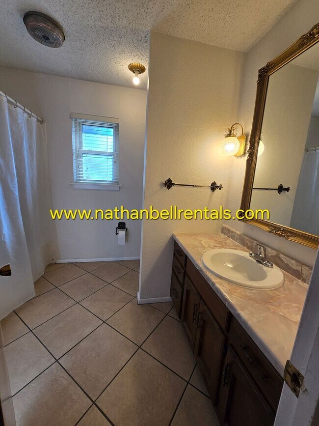 Building Photo - 3415 Vagas Dr