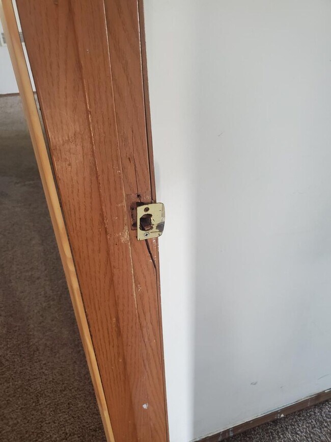 Building Photo - Derby half duplex