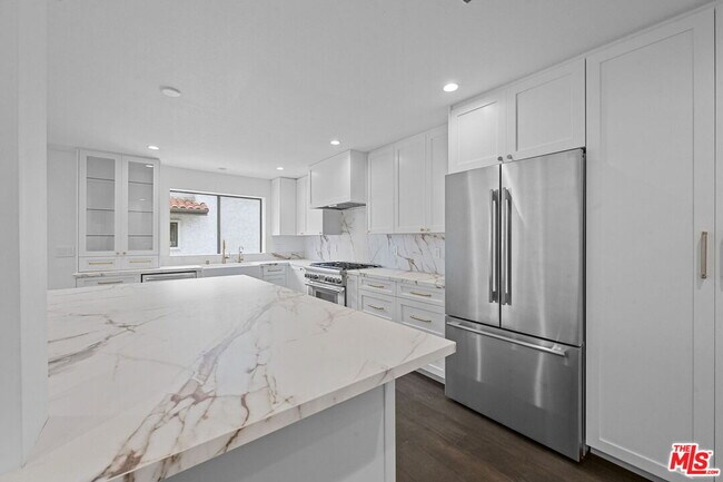 Building Photo - 1486 Palisades Dr