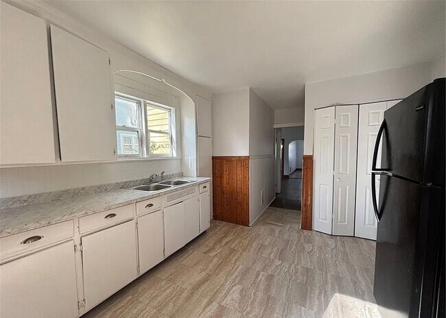 Building Photo - 416 Black River Blvd