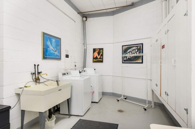 Building Photo - 3212 Fremont Ave S