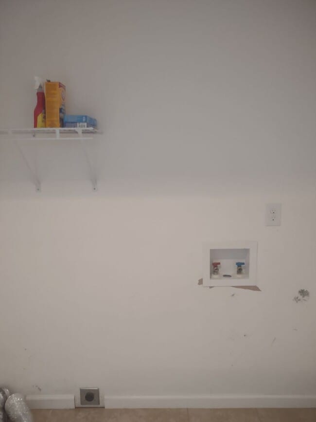 Building Photo - Corner Tri~Plex Benton KY 3 Bed 2.5 Bathrooms