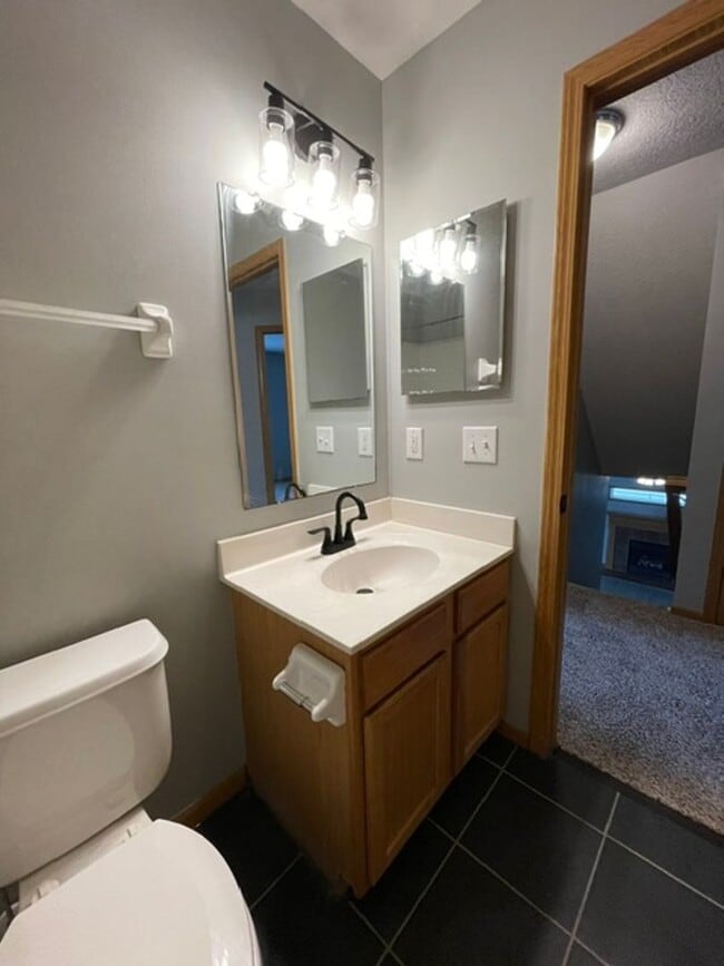 Building Photo - 8575 Fernbrook Dr