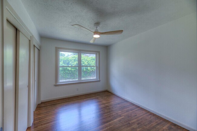 Building Photo - 2508 S Irvington Ave