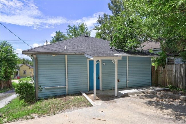 Building Photo - 294 Madison St