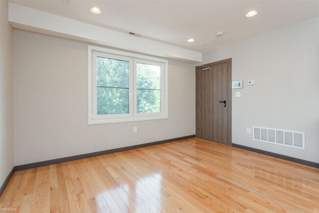 Building Photo - 2 br, 1 bath 4plex - 2541-43 MONTROSE ST U...