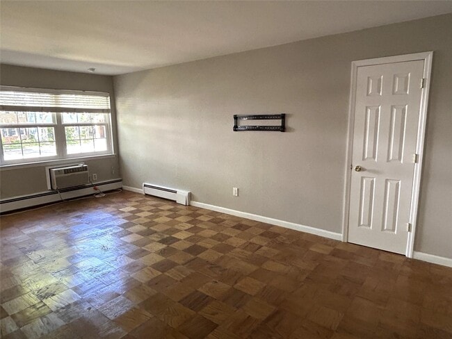 Building Photo - 1102 Town House Village