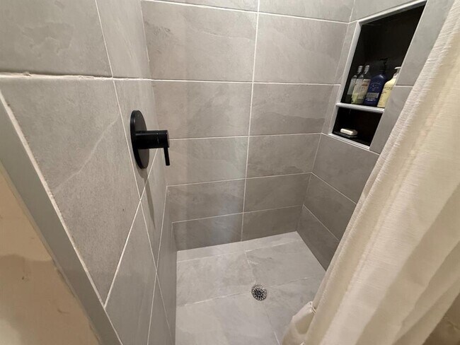 Building Photo - 1925 Plaza District Dr