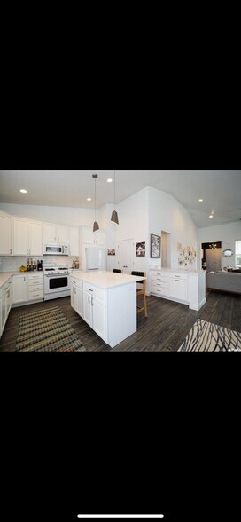 Building Photo - 2108 Kimber Ln