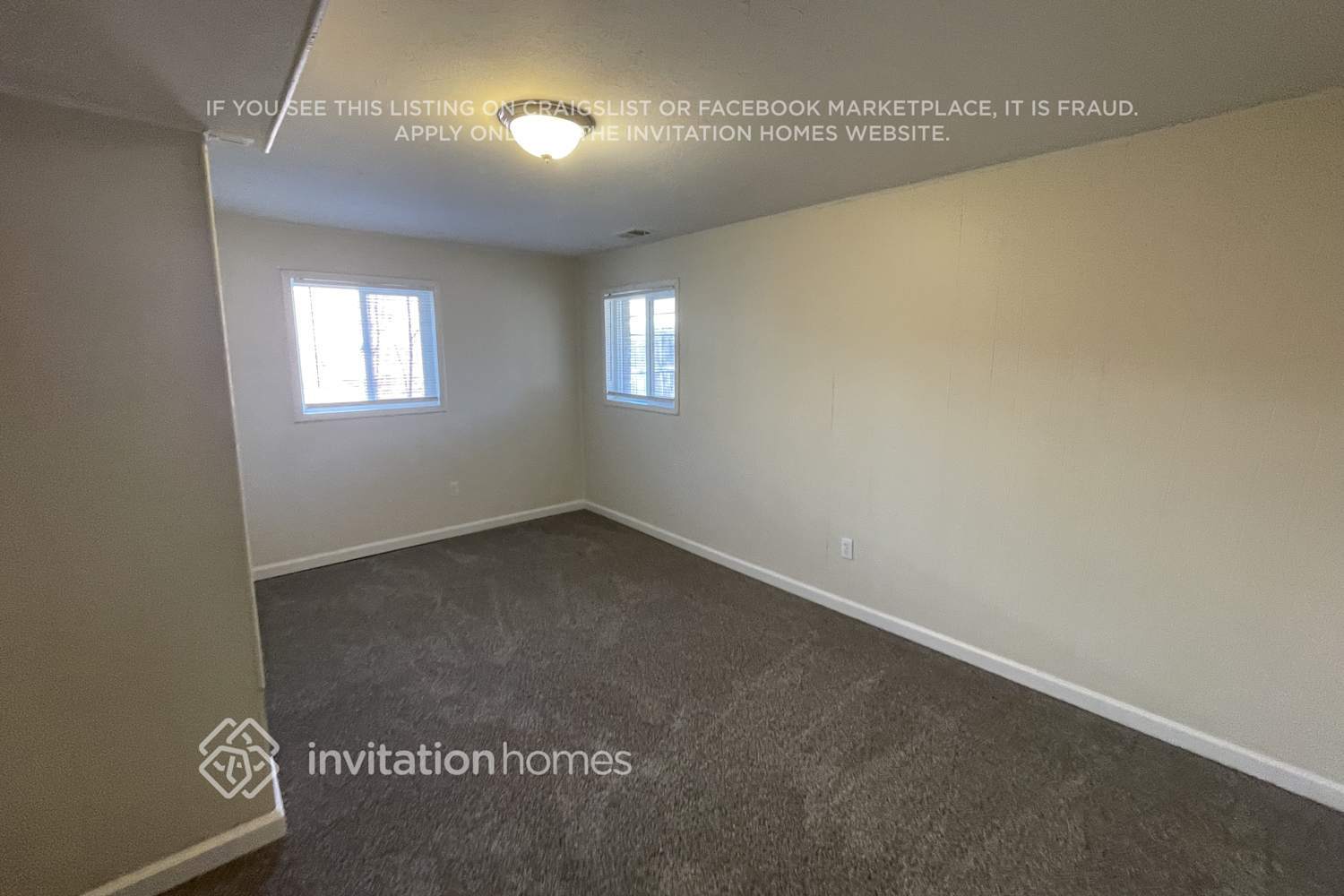 Building Photo - 432 S Victor Way