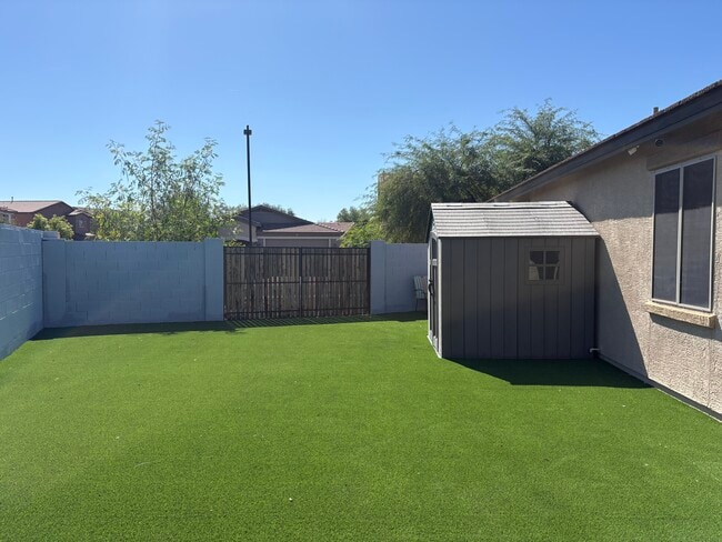 Building Photo - 1180 E Saddleback Pl