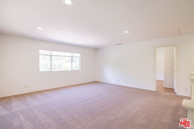 Building Photo - 25755 Hood Way