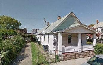 Building Photo - 1260 W 67th St
