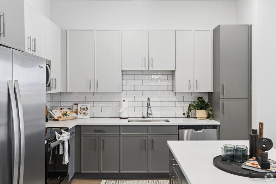 B2 - 2BR, 2BA - 1,148SF - Kitchen - Artistry on Greenwich