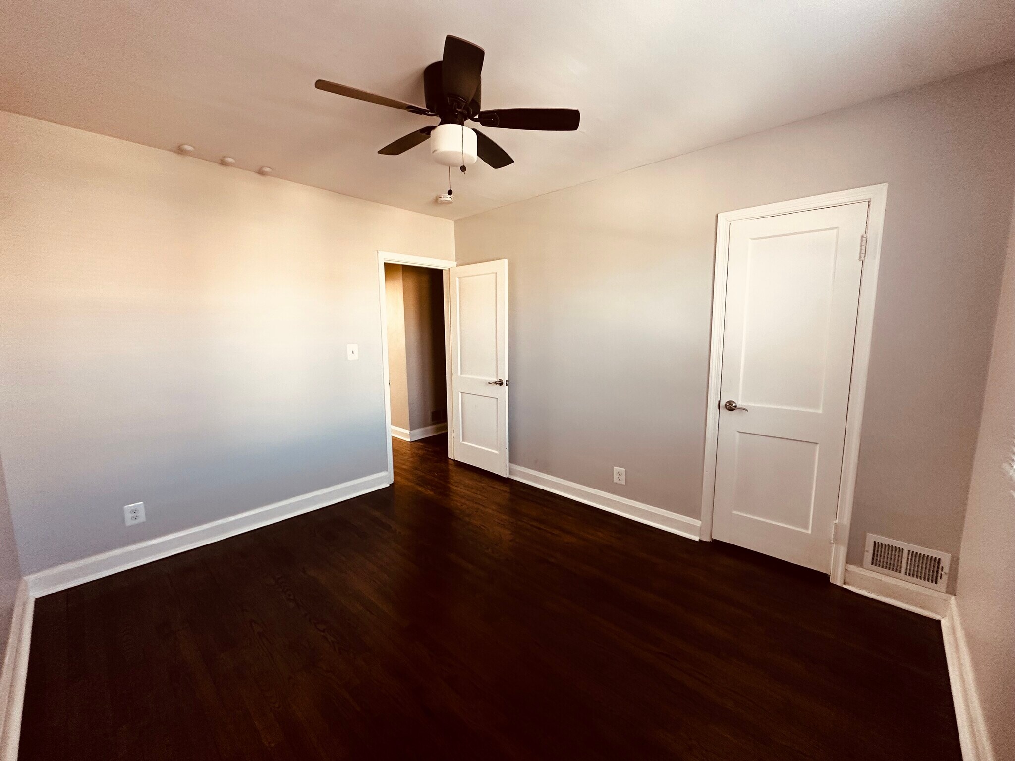 Building Photo - 2136 Parksley Ave