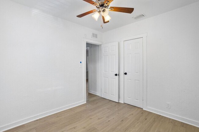 Building Photo - 2518 5th St S