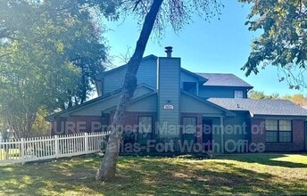 Building Photo - 806 Castleglen Dr