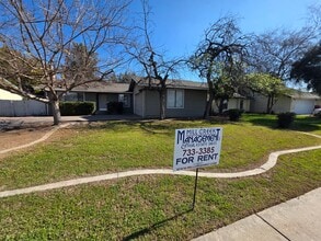 Building Photo - 3 Bedroom 2 Bathroom near shopping and restaurants!