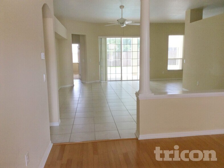 Building Photo - 28634 Hanging Moss Loop